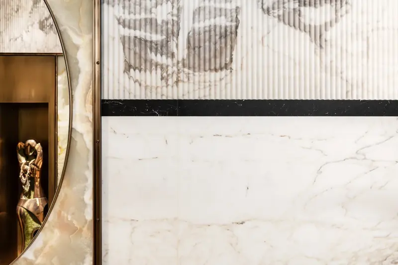 Rivestimento in marmo Calacatta Oro
